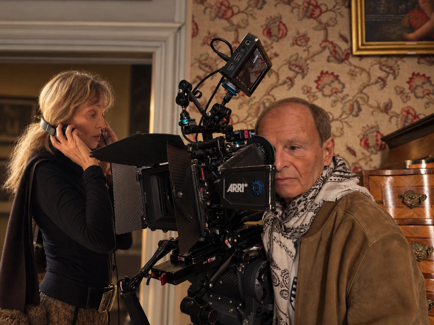 Laurent Bacri et Arielle Dombasle sur un plateau de tournage
